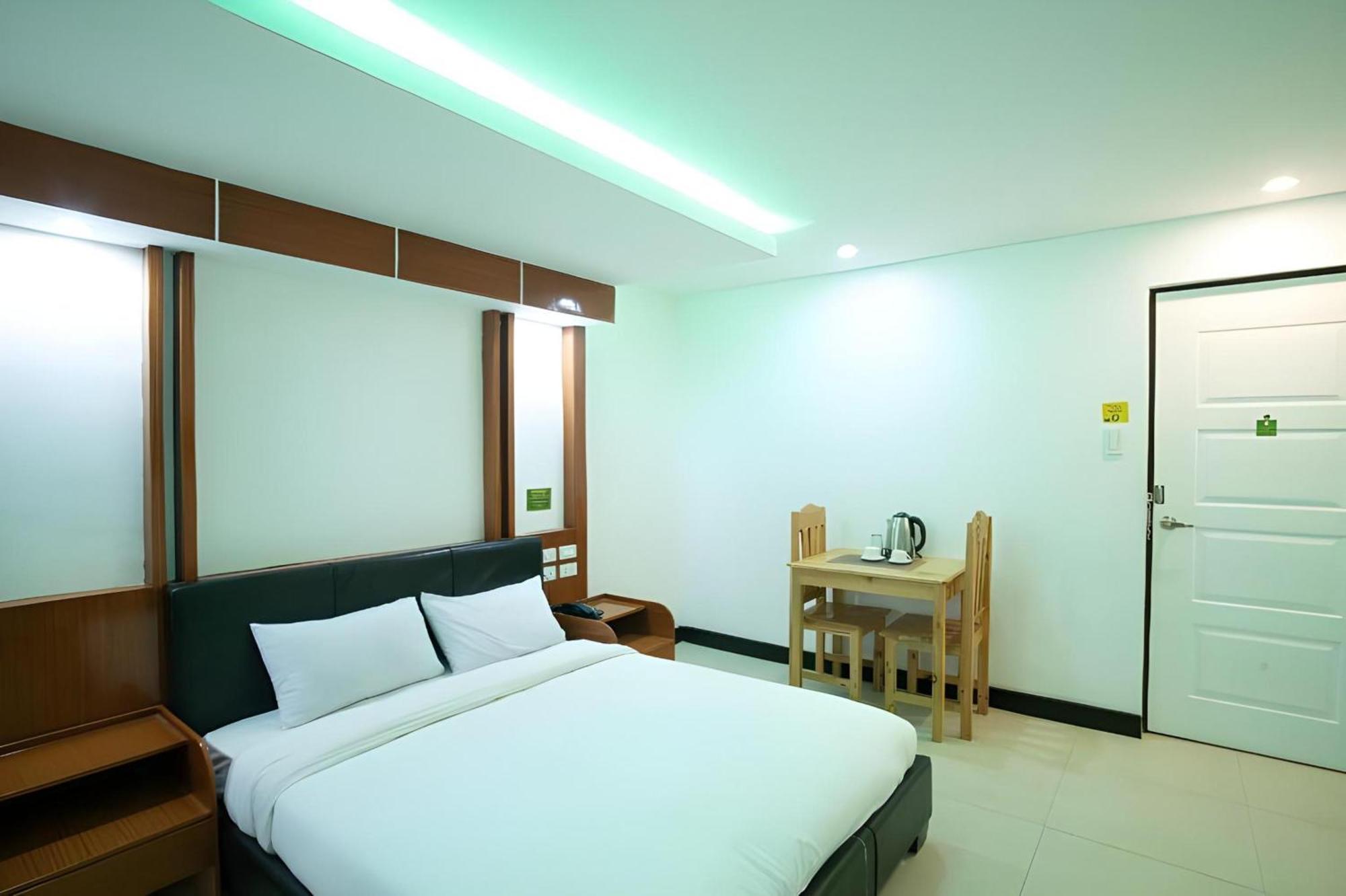OYO 195 Ranchotel - Biñan Exterior foto