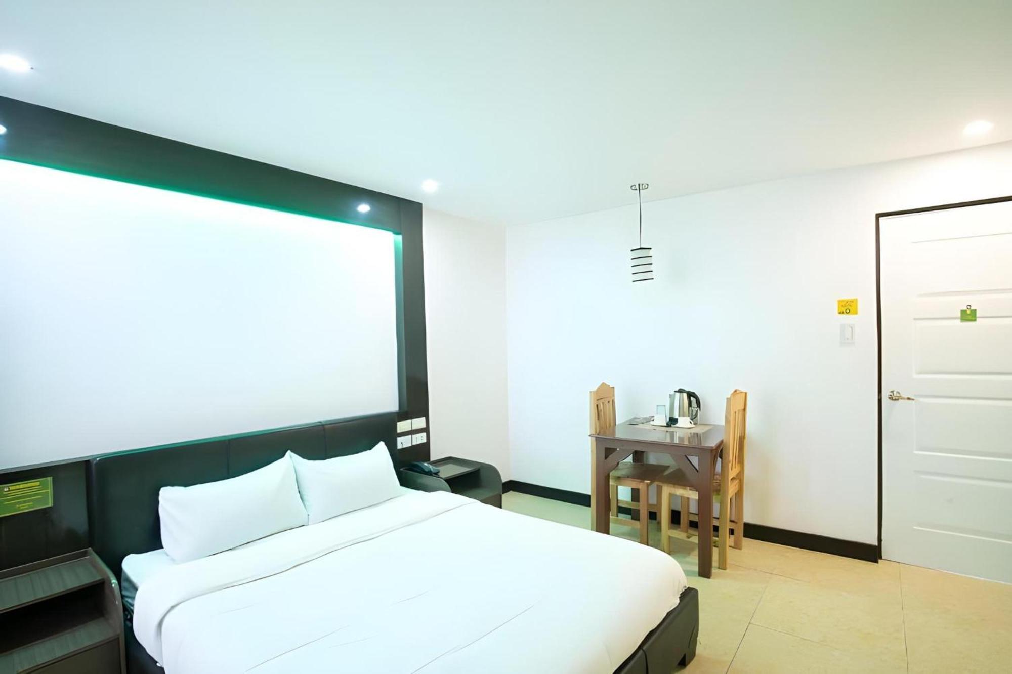 OYO 195 Ranchotel - Biñan Exterior foto